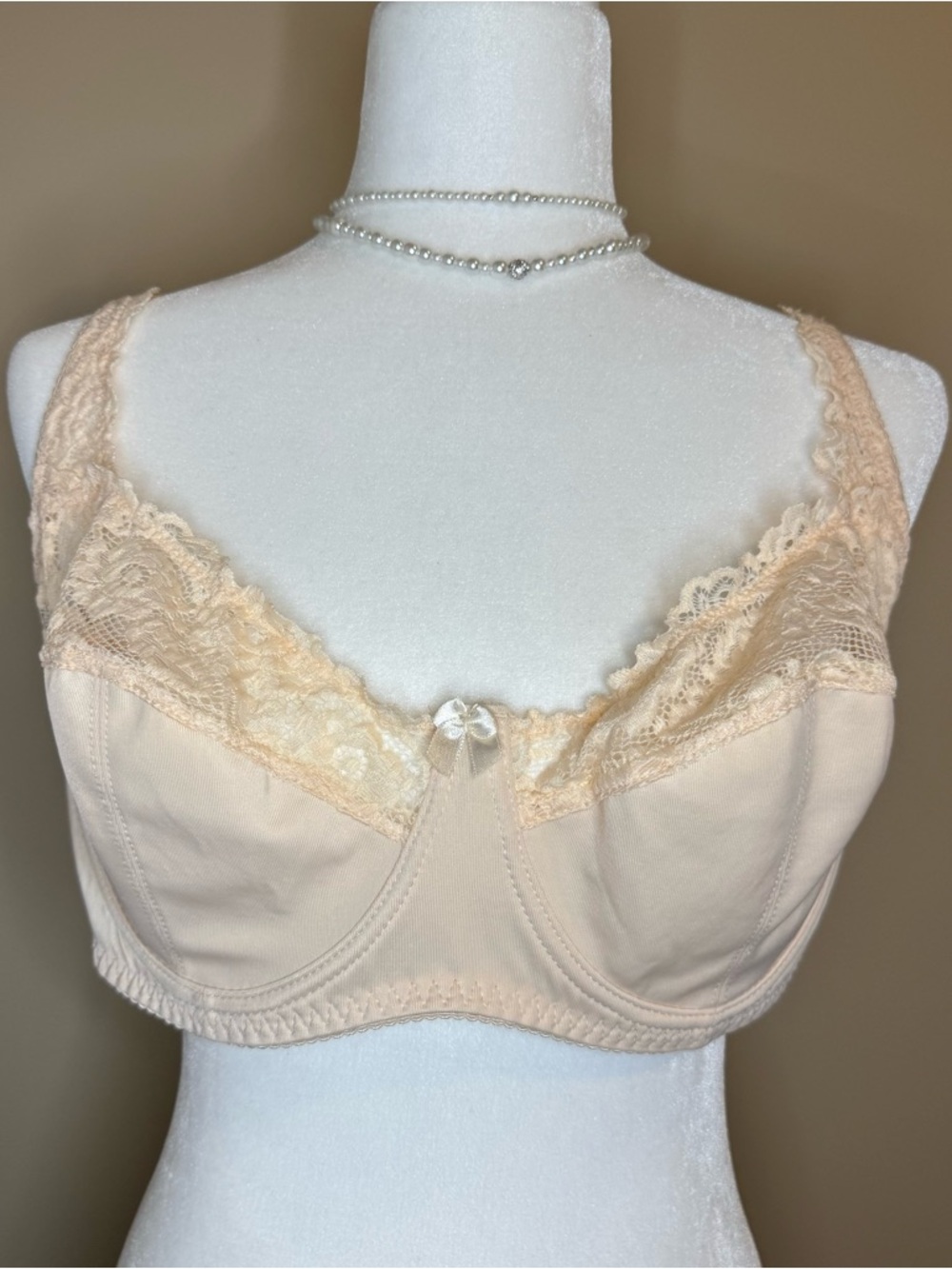Classic Lace-Trim Full Coverage Bra in Cream
